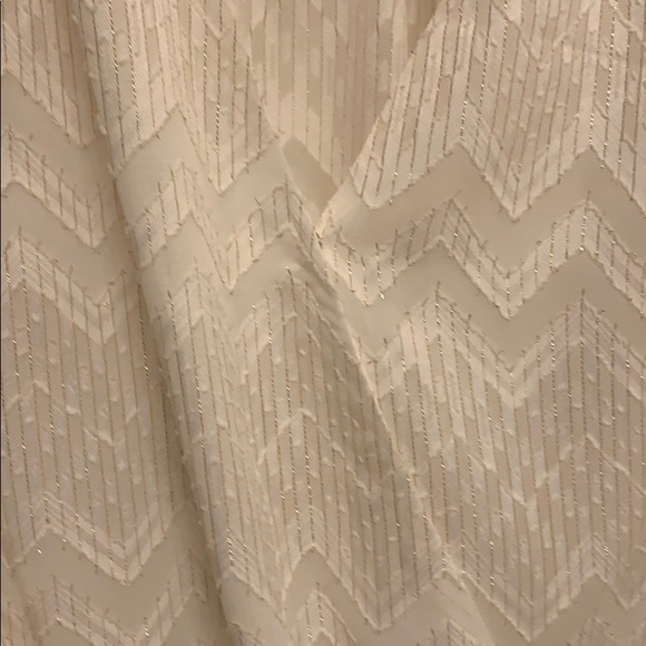 WAYF ❤️ chevron metallic bell sleeve blouse - Picture 4 of 7